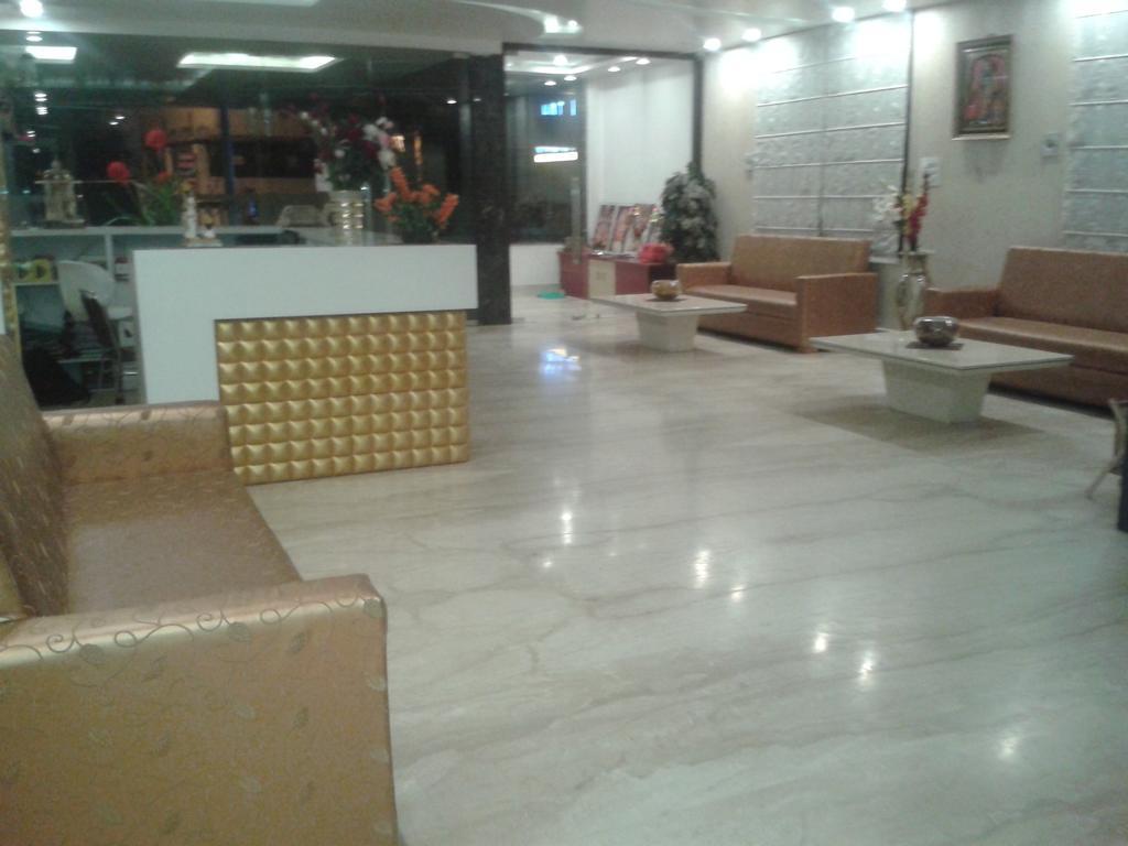 克里斯南温达文酒店 Vrindāvan 外观 照片